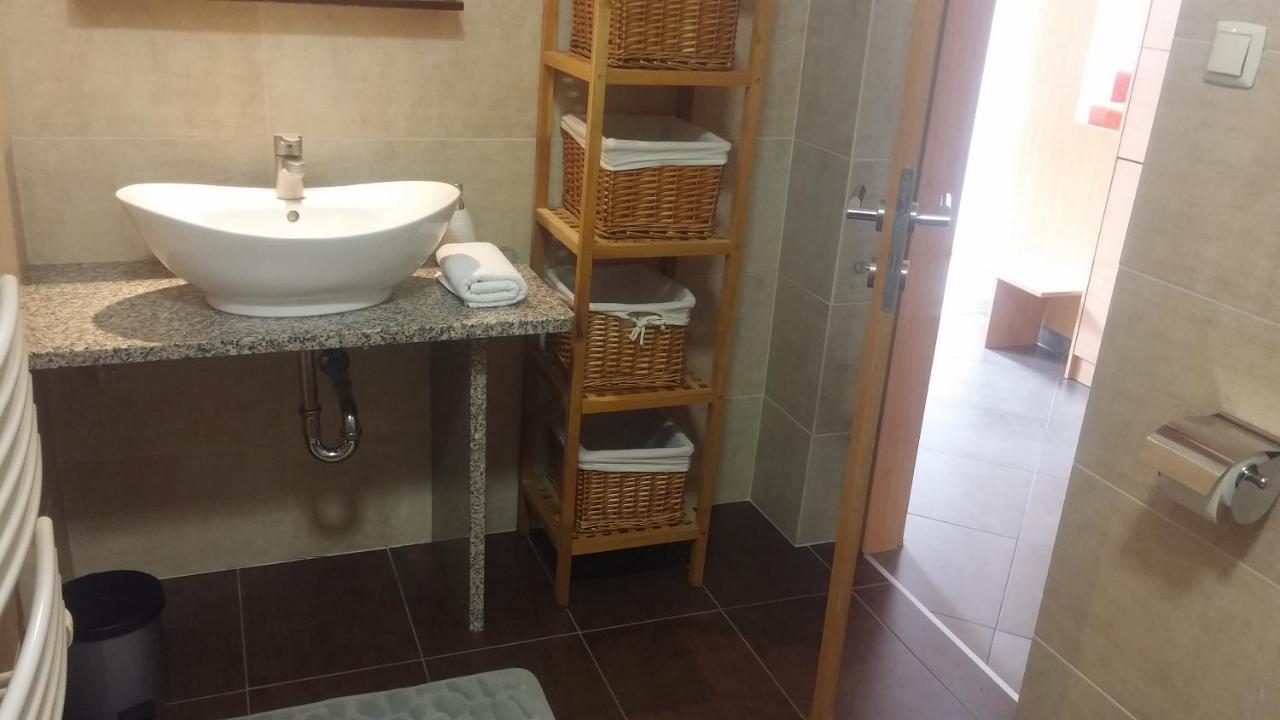 Central Apartman Sopron Zewnętrze zdjęcie